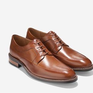 Cole Haan Mens dress shoe. Brown. Oxford in leather. Size 8.